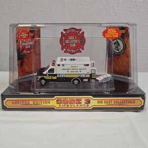 Code 3 Collectible Chief's Edition 4 Item # 12253 Ford E-350 Ambulance